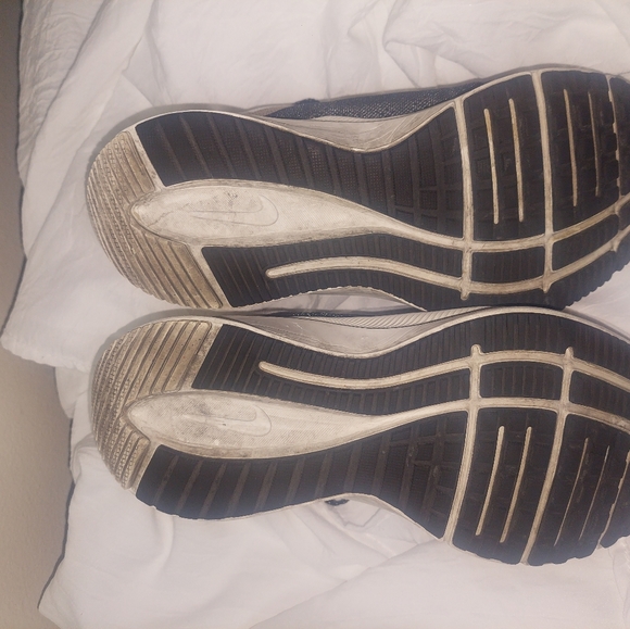 Women's Nike Quest 4 Running Shoes - Picture 7 of 7